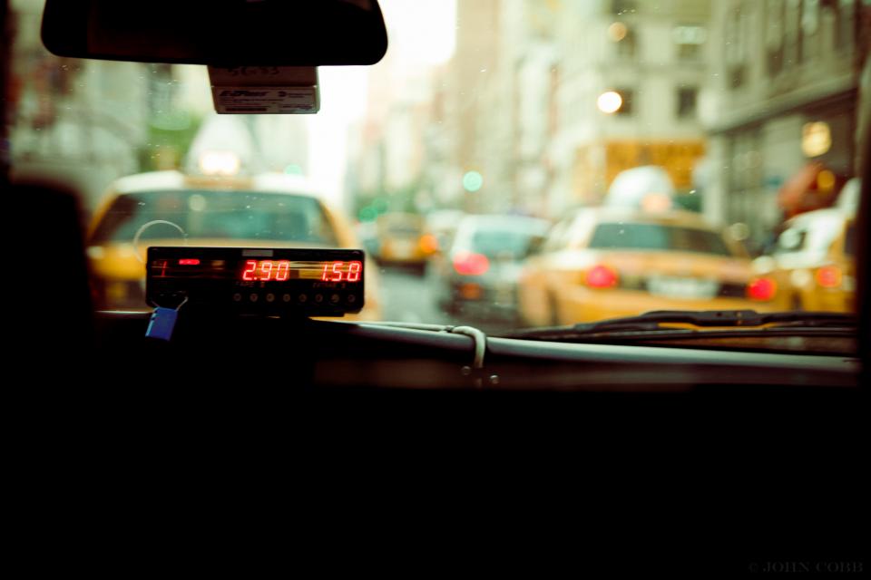 "צו השעה". מונית|צילום: stocksnap.io