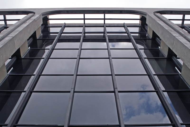 היטל זמני על יבוא זכוכית מטורקיה. בניין עם חזית מזכוכית | צילום המחשה: www.pixabay.com